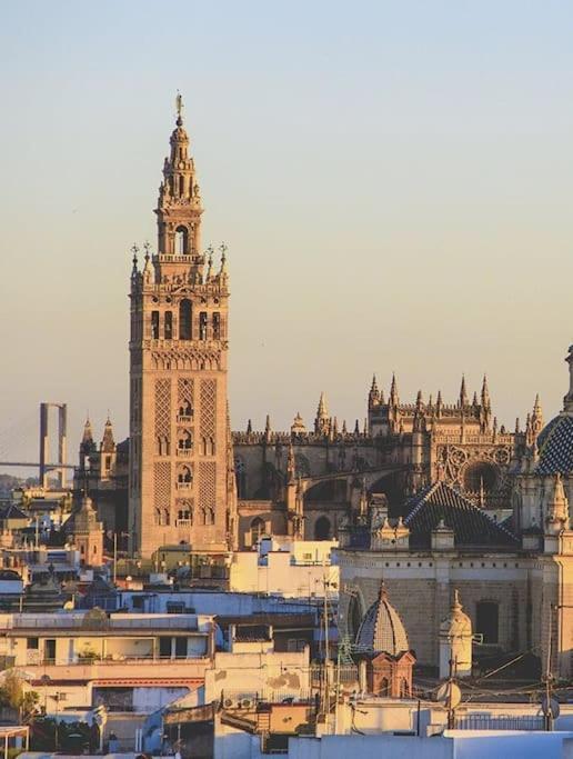 Piso Con Patio Privado Y Parking Nervion Sevilla エクステリア 写真