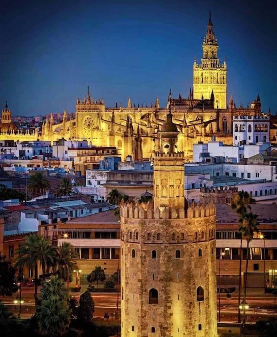 Piso Con Patio Privado Y Parking Nervion Sevilla エクステリア 写真