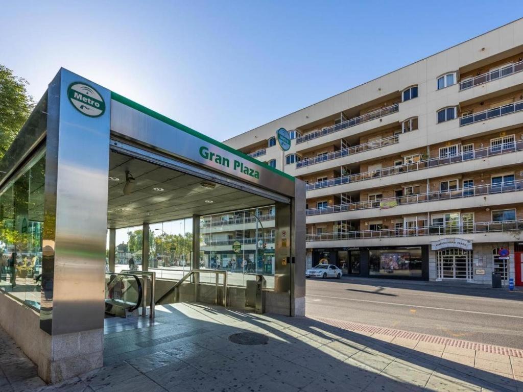 Piso Con Patio Privado Y Parking Nervion Sevilla エクステリア 写真